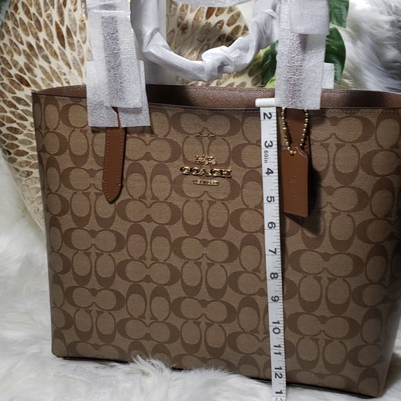 Designer Handbag - Picture 3 of 11